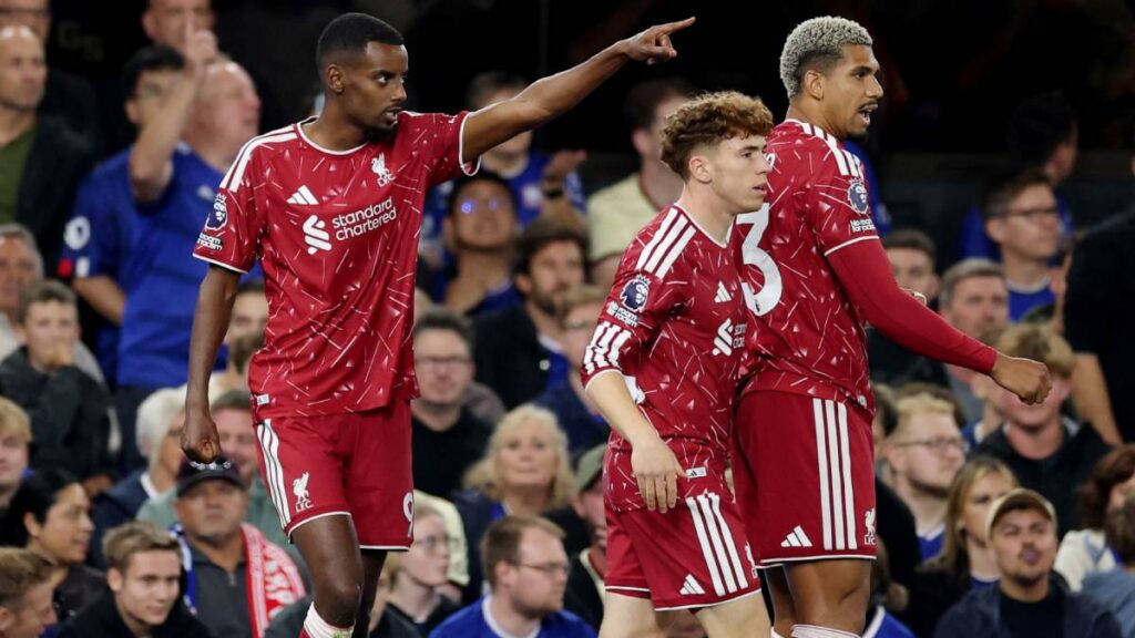 Liverpool vence al Ipswich con doblete de Alexander Isak