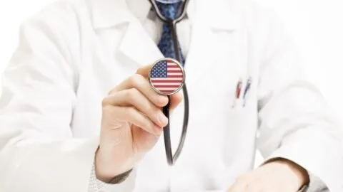 ¿Pedir Medicaid puede exponerte ante inmigración? Lo que debes saber antes de solicitarlo