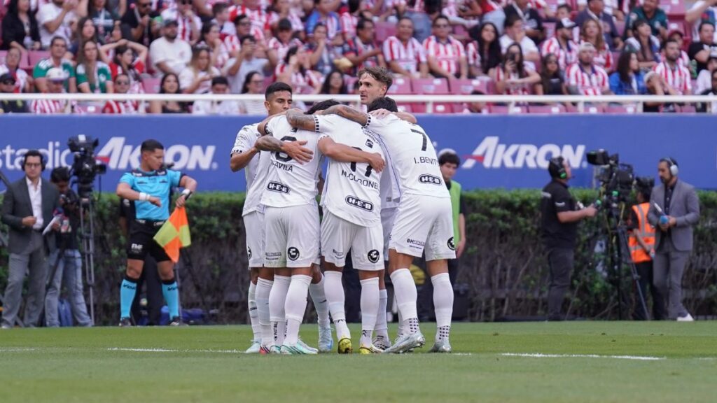Los Gallos cantaron primero en Guadalajara