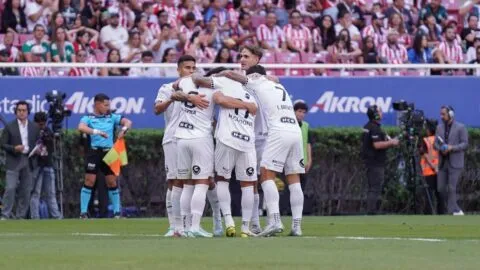 Chivas vs Querétaro, en vivo: ¡Vuelve a rodar la pelota! Ya se juega el complemento en el Estadio Akron
