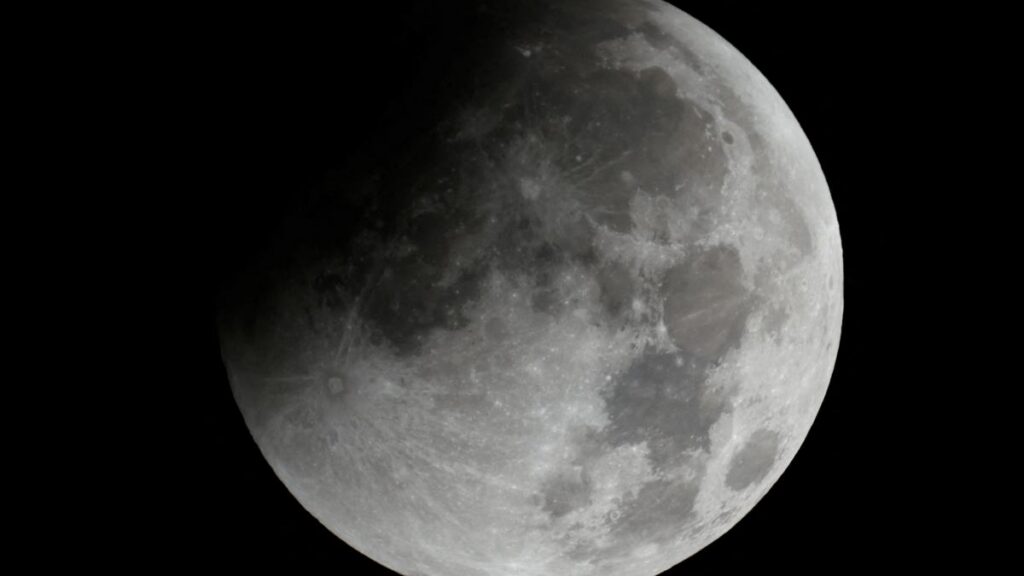 Fotografía de la Luna tomada desde Gran Canaria, España