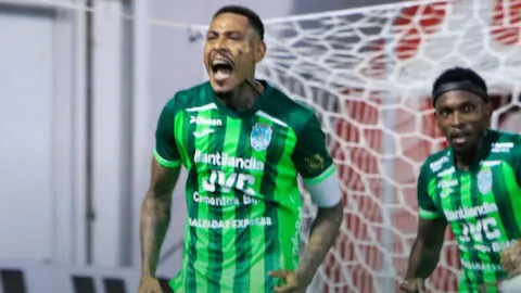 Marathón gana el clásico, termina con el invicto de Olimpia y se queda con el liderato