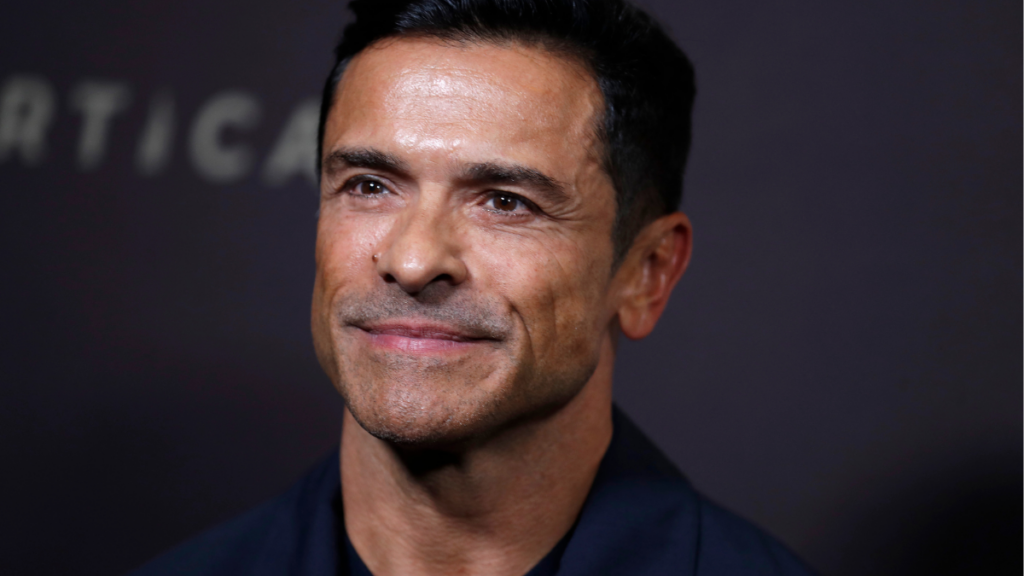 Mark Consuelos aplazó la operación en su pie durante casi un año