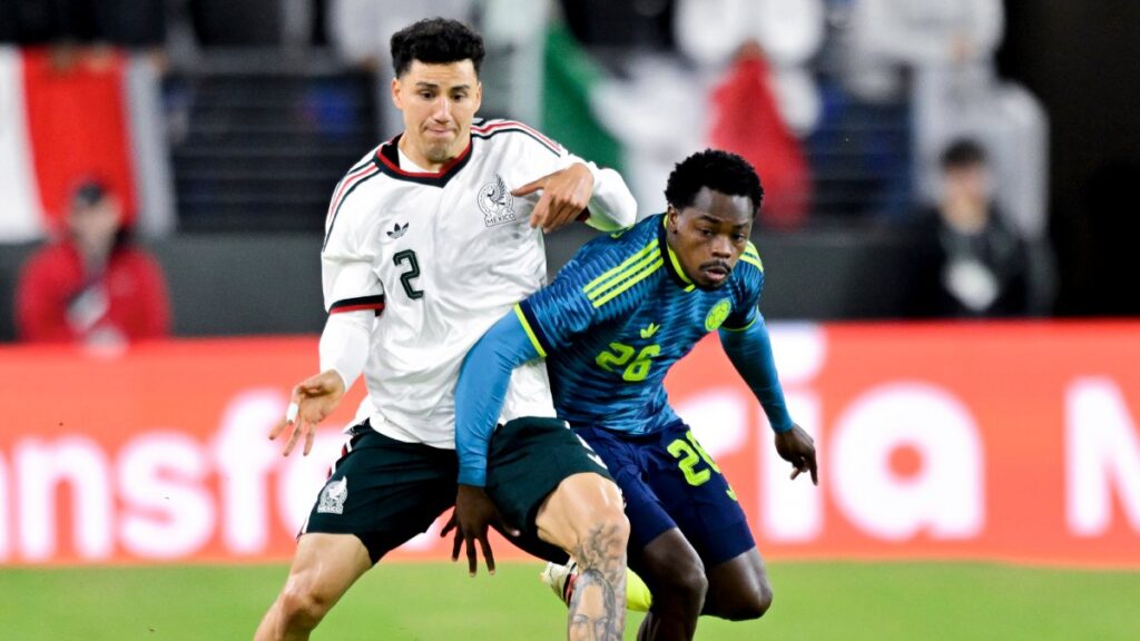 Jorge Sánchez y Carlos Andrés Gómez en el México vs Colombia