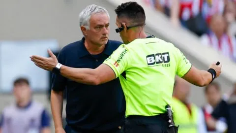 Mourinho explota contra el arbitraje tras perder el derbi: "Enhorabuena al Comité de designación"