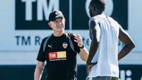 ¡Nuevo ciclo! Javier Aguirre llega a Valencia y dirige su primer entrenamiento