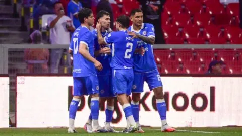 Cruz Azul se indigesta con Santos, pero Paradela le da los tres puntos