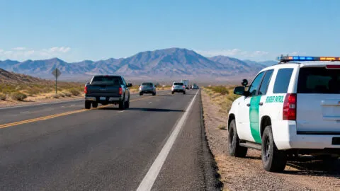 La Patrulla Fronteriza lleva la vigilancia más allá de la frontera: qué significa para los latinos