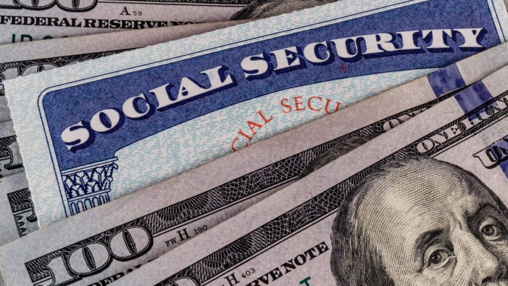 La Administración del Seguro Social (SSA) explica que los empleados acumulan créditos a partir de sus ingresos sujetos a impuestos del Seguro Social.