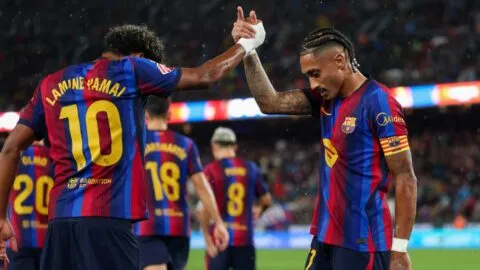 El Barça da un recital bajo la lluvia