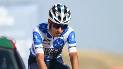 Santiago Buitrago sigue intratable: ¡Podio y liderato absoluto en la montaña de la Vuelta a España!
