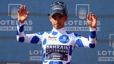 ¡Le luce la de lunares! Santiago Buitrago mantiene el liderato de la montaña tras arrancar la segunda semana de La Vuelta