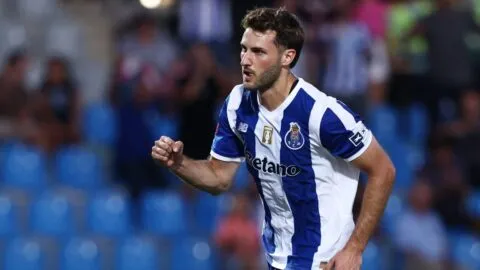 ¡Santiago Giménez se estrena como goleador con el Porto! Anota de penalti en el triunfo sobre Casa Pia