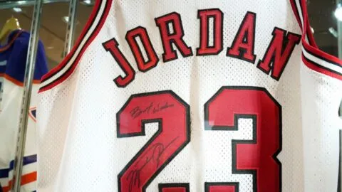 La camiseta de Michael Jordan de las Finales de 1998 va a subasta y podría superar los 10 millones de dólares