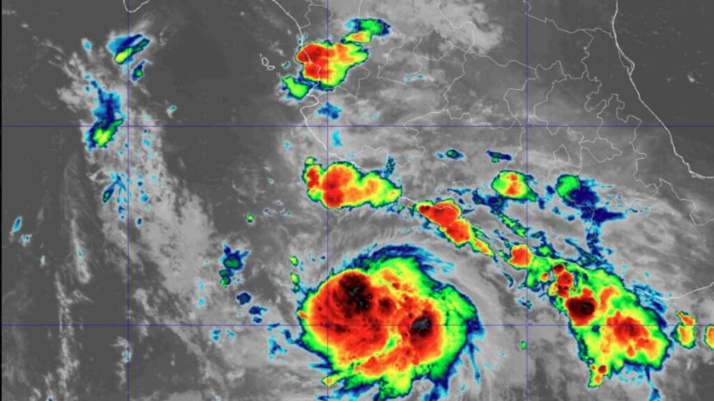 La tormenta tropical Polo se fortalece frente a México. Se espera que sea huracán mayor e impacte Guerrero, Michoacán, Colima y Oaxaca.