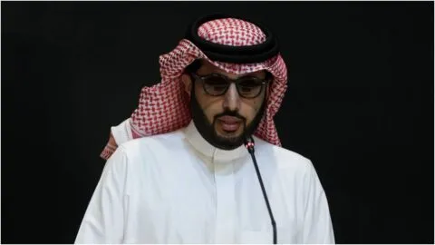 Turki Alalshikh preocupa al mundo del boxeo: “Me queda poco tiempo”