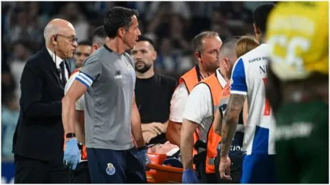¡Susto en el debut de Santi Gimenez! Victor Froholdt pierde el conocimiento tras fuerte golpe