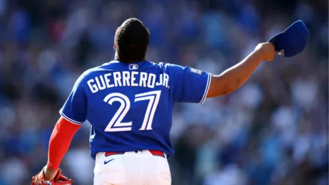 Vladimir Guerrero Jr. rompe la sequía y pega su primer jonrón del año en Toronto