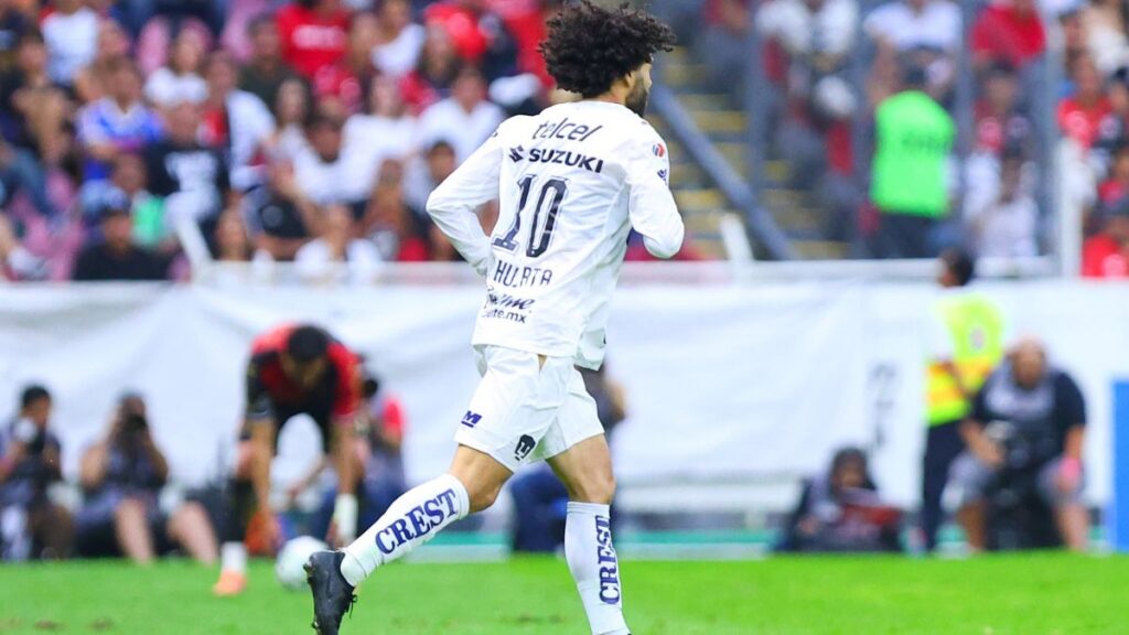 Chino Huerta se reestrena con Pumas