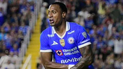 Cruz Azul descarta la salida de Willer Ditta: no hay negociación