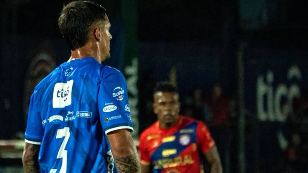Xelajú deja escapar el triunfo y Cobán Imperial rescata un punto en el Mario Camposeco