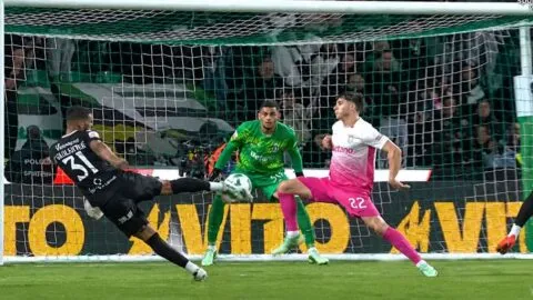¡Primer triunfo desde 1981! Académico Viseau sorprende al Sporting y le arrebata su invicto en la temporada
