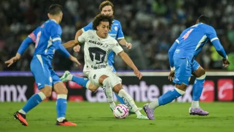 Sabor a Concacaf en CU: eje Navas-Carrasquilla tiene con vida a Pumas