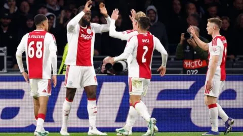 ¡De locura! Ajax golpea al Atalanta en la agonía del partido y consigue su primer triunfo en la Conference League