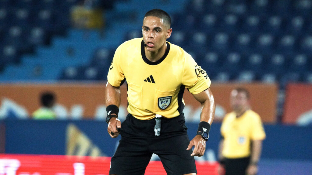 Alejandro Moncada, árbitro colombiano. - Vizzor Image.