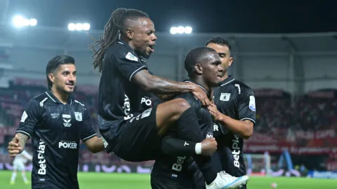 Los Diablos Rojos se encaraman con la ventaja deportiva: las claves de triunfo de América de Cali sobre Fortaleza