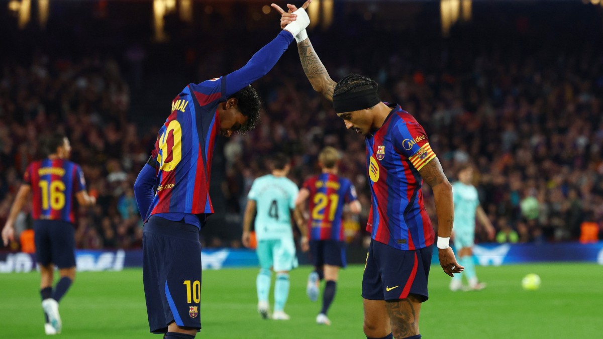 Barcelona Beats Alavés 6-1 to Reclaim LaLiga Summit