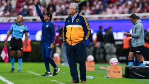 Vucetich culpa a la expulsión de Brunetta por el empate ante Chivas, pero admite que no vio la jugada