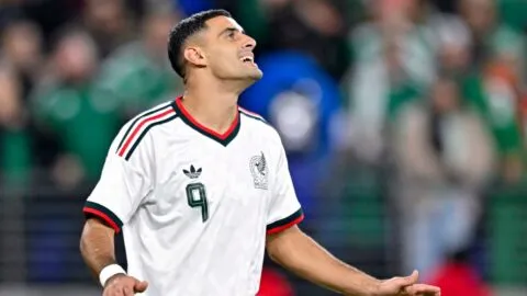 Berterame responde a las críticas por la falta de gol y defiende el trabajo de los delanteros