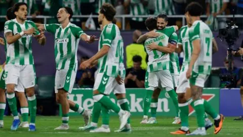Betis le da la vuelta al Porto y mantiene el paso perfecto en Champions; Santiago Gimenez tuvo minutos