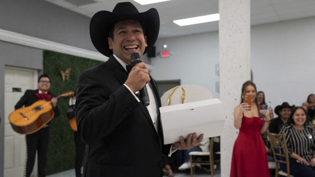 El cantante Bobby Pulido aspira a un sitio en el Congreso de EE.UU.