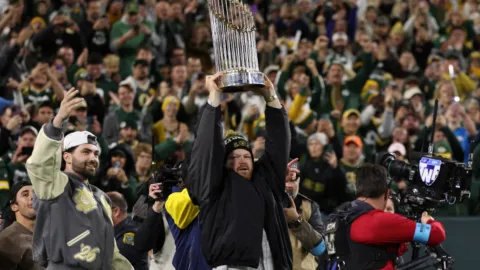Milwaukee celebra su campeonato de Serie Mundial con un desfile histórico de los Brewers