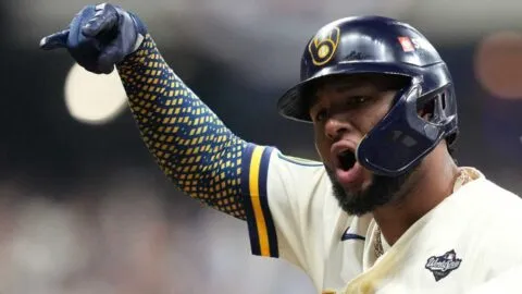 Los Brewers pegan primero en la Serie Mundial tras vencer a Rays con cierre cardíaco en la novena entrada