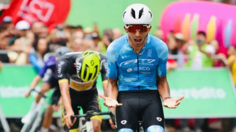 ¡Inmenso! Adrián Bustamante hace suyo Santo Domingo al ganar la penúltima etapa del Clásico RCN 2026