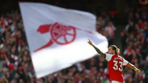 Arsenal remonta ante Leeds y presiona al Manchester City en la cima de la Premier League