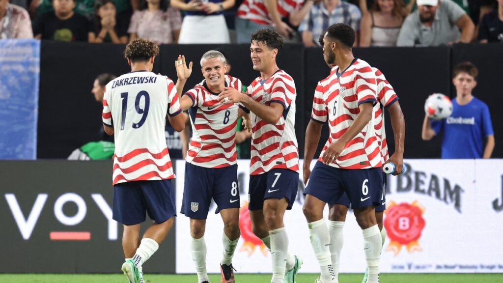 Cavan Sullivan ante México en Arizona