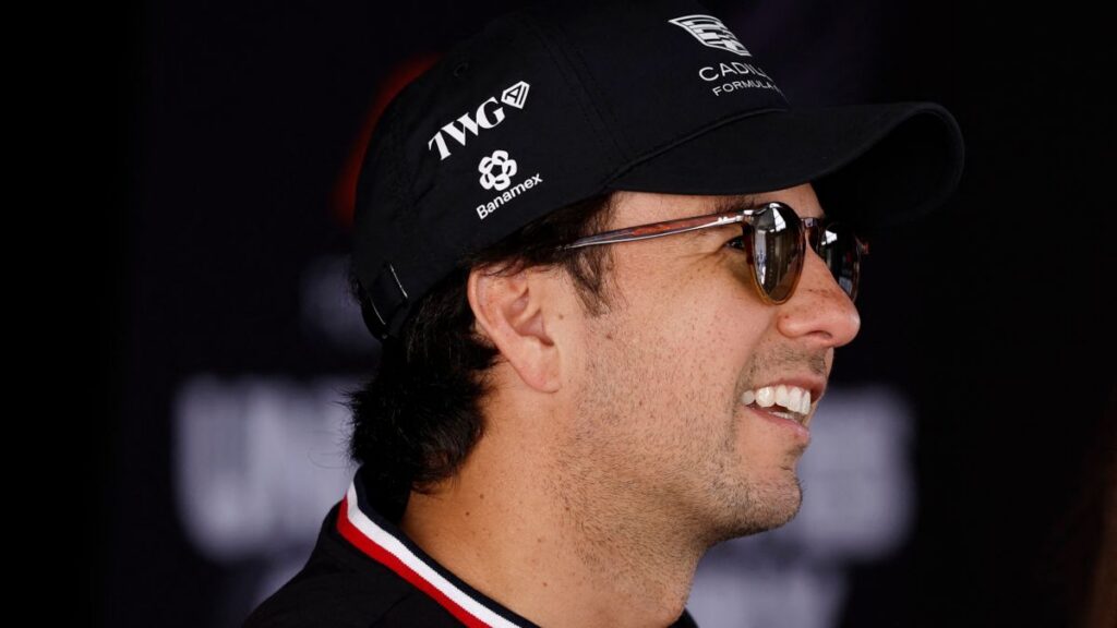 Checo Pérez renueva con Cadillac
