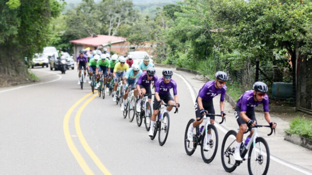 Ciclistas en la etapa 4 del Clásico RCN 2026