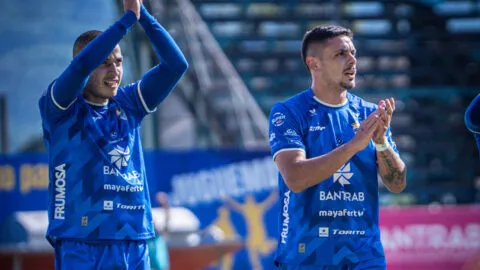 Cobán Imperial reacciona en el tramo final y derrota a Marquense
