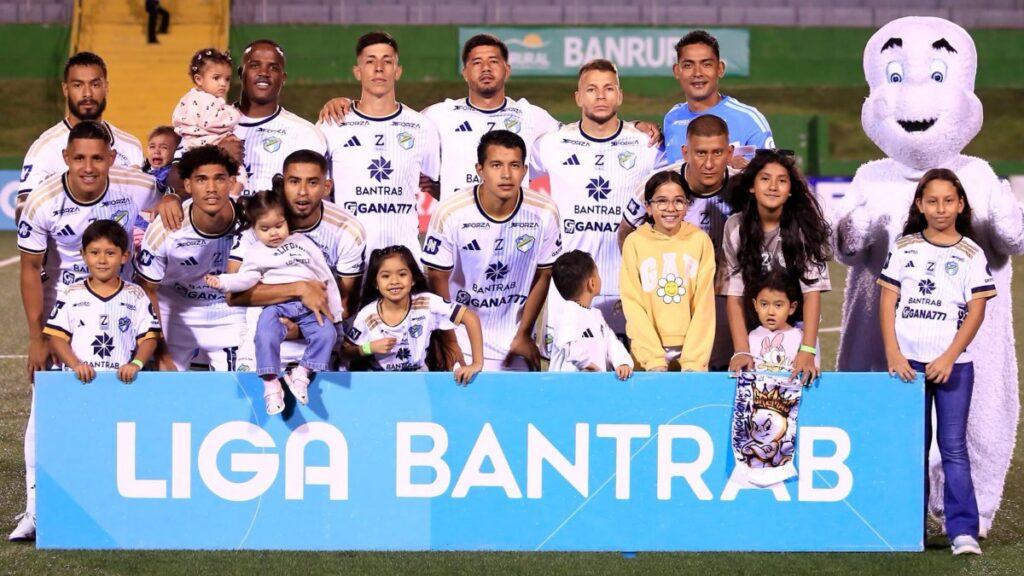 Comunicaciones venció a Antigua en su última presentación | @CremasOficial