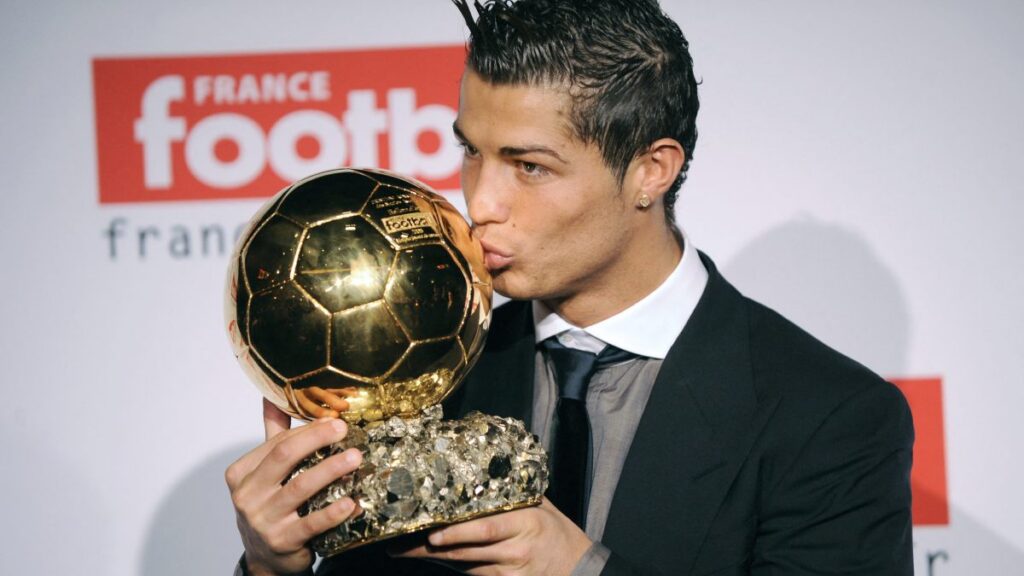 Cristiano Ronaldo vence a Messi y es elegido como el mejor Balón de Oro de la historia