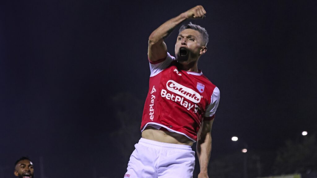 Daniel Torres celebrando un gol
