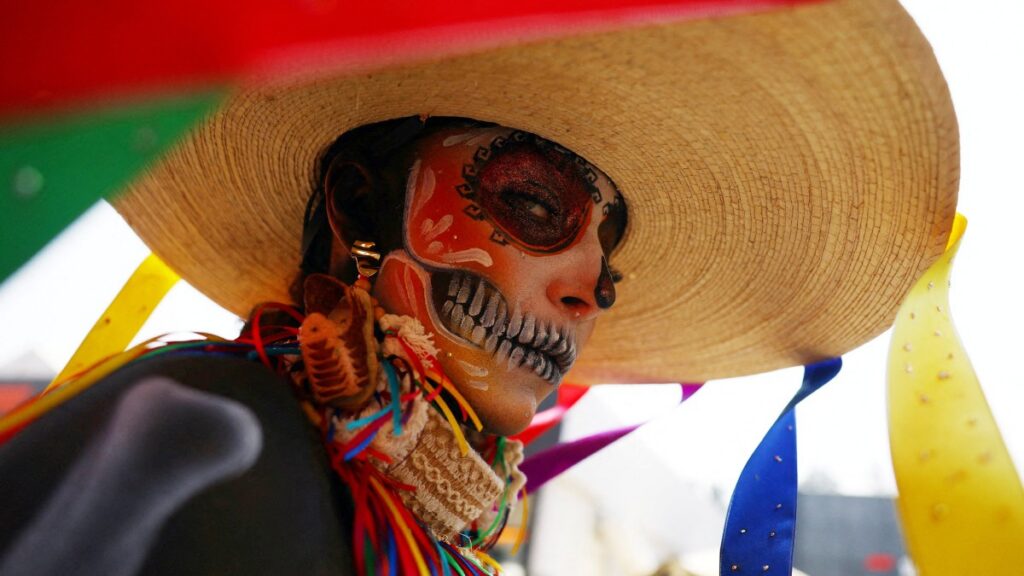 Cierre parcial de bancos en Día de Muertos