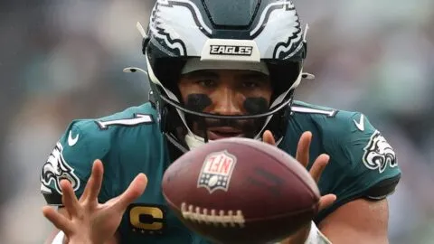 Eagles se caen a pedazos: Jalen Hurts fuera, múltiples lesiones y una temporada que empieza a derrumbarse