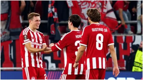 ¡El nuevo amuleto del Olympiacos! La Hormiga González, titular en una goleada de escándalo