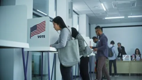 Elecciones en Estados Unidos: qué estados preparan protocolos ante ICE en las urnas
